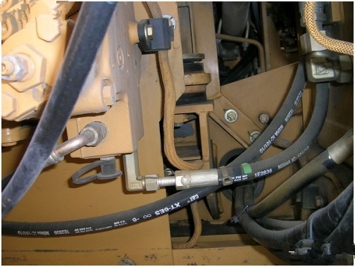 二手挖掘机的液压系统同样也是考察重点